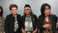 Band legendaris God Bless menggelar konser unplugged di Balai Sarbini, Jakarta, Sabtu (17/5/2025) malam. (M Altaf Jauhar/ Liputan6.com)