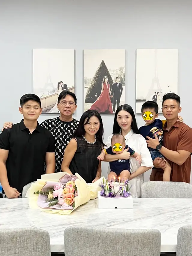 6 Potret Ulang Tahun Puspa Dewi ke-55, Viral Dijuluki Nenek Cantik