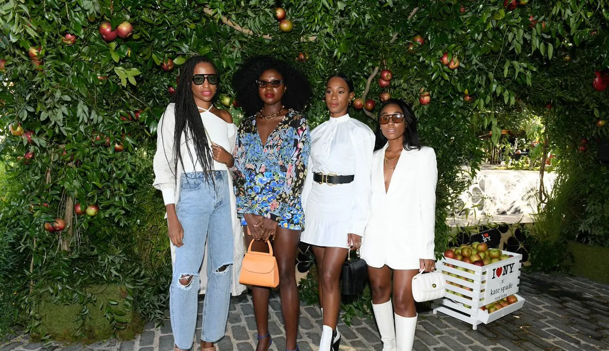 Beberapa selebritas Hollywood tampak hadir meramaikan acara dalam balutan busana yang chic nan anggun. (dok/katespade)