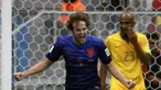 Selebrasi Daley Blind usai mencetak gol kedua Belanda ke gawang Brasil di Stadion Nasional Brasilia, (13/7/2014). (REUTERS/Jorge Silva)