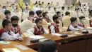 Puluhan siswa SDIT Cordova 1 dan 2 mengikuti kegiatan saat berkunjung ke kompleks Gedung DPR/MPR, Senayan, Jakarta, Senin (16/1/2023). Mengenal dunia politik sejak dini, merupakan tujuan utama kegiatan ini, selain itu para siswa juga dibekali informasi seputar tugas dan fungsi Lembaga MPR/DPR. (Liputan6.com/Faizal Fanani)