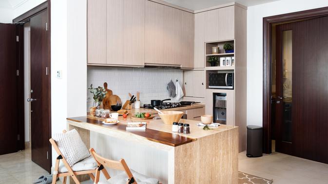 Ilustrasi ruang makan sekaligus dapur. (dok. Dekoruma/Dinny Mutiah)