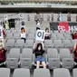 Maneken yang ternyata merupakan sex dolls dipasang di tribune stadion markas FC Seoul pada laga K League 1 (17/5/2020). (AFP/Yonhap)