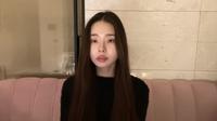 Bintang Single's Inferno Song Ji Ah mengunggah video permintaan maaf setelah terbelit skandal barang mewah palsu. (Tangkapan Layar YouTube/free지아)