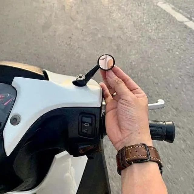 6 Benda Tak Biasa yang Dipasang di Motor, Kelewat Nyeleneh