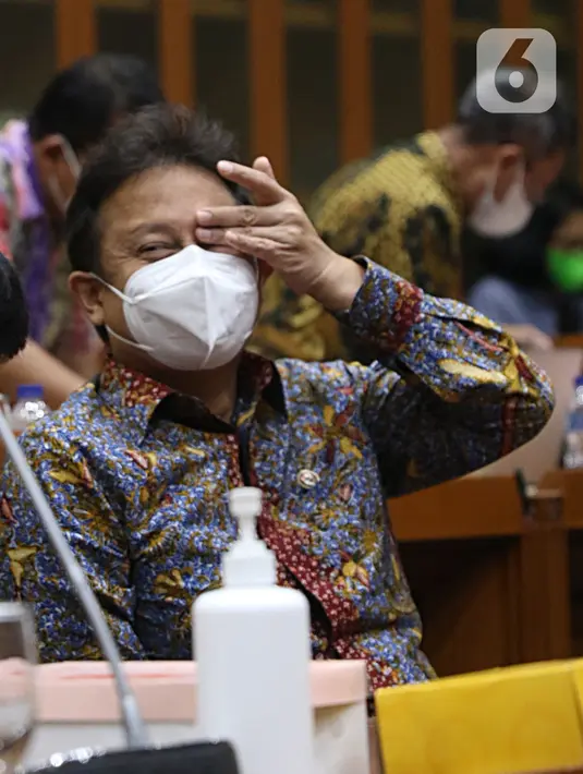 Menteri Kesehatan Budi Gunadi Sadikin mengikuti rapat kerja dengan Komisi IX DPR di Senayan, Jakarta, Selasa (22/3/2022). Rapat mengenai pergeseran pagu alokasi Kementerian Kesehatan RI tahun anggaran 2022, sesuai perubahan struktur organisasi dan tata kerja Kemenkes Rl. (Liputan6.com/Angga Yuniar)