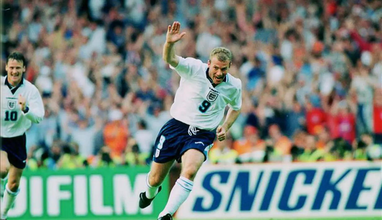 Alan Shearer meraih sepatu emas Piala Eropa 1996 dengan mencetak 5 gol, namun gagal membawa Inggris menjadi juara setelah kalah dari Jerman di semifinal. (www.squawka.com)