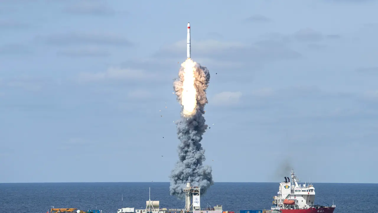 China Kirim 9 Satelit ke Orbit Melalui Peluncuran Laut