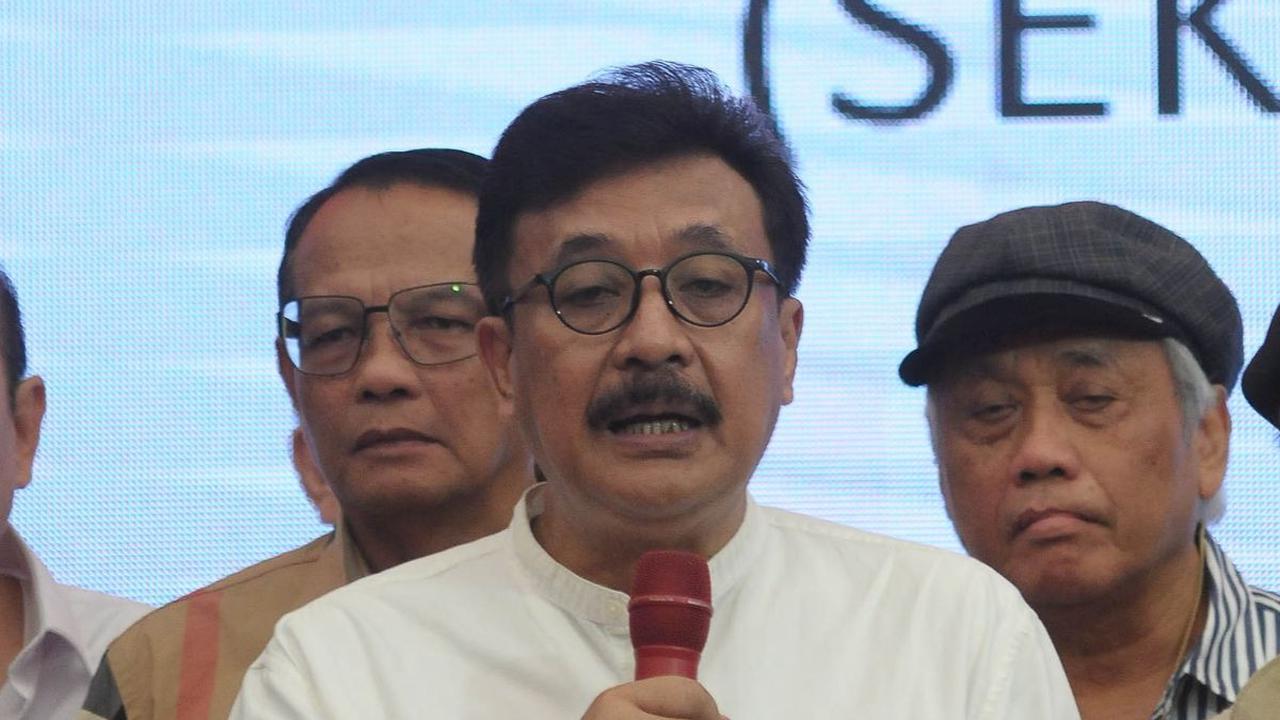 Relawan 03 Ganjar Mahfud Rudi Kamri berbicara saat deklarasi&nbsp;pembentukan Front Penyelamat Demokrasi dan Reformasi (F-PDR) di Jakarta, Sabtu (9/3/2024).