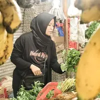 Tantri Kotak belanja sayuran di pasar tradisional (Instagram/tantrisyalindri)