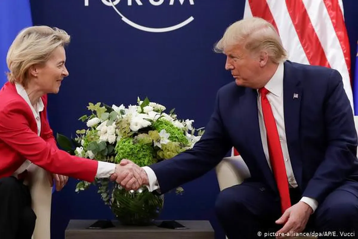 Presiden Komisi Eropa Ursula von der Leyen dan Presiden AS Donald Trump.