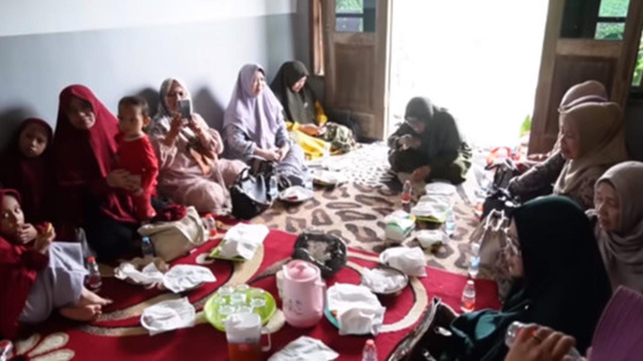 Baru Pertama Kali Selama Hidup, Bule Cantik Mualaf dari Amerika Ini Saksikan Acara Tunangan