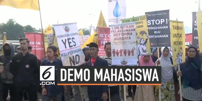 VIDEO: Di Depan DPR, Petani Tuntut Penghentian Revisi UU Pertanahan