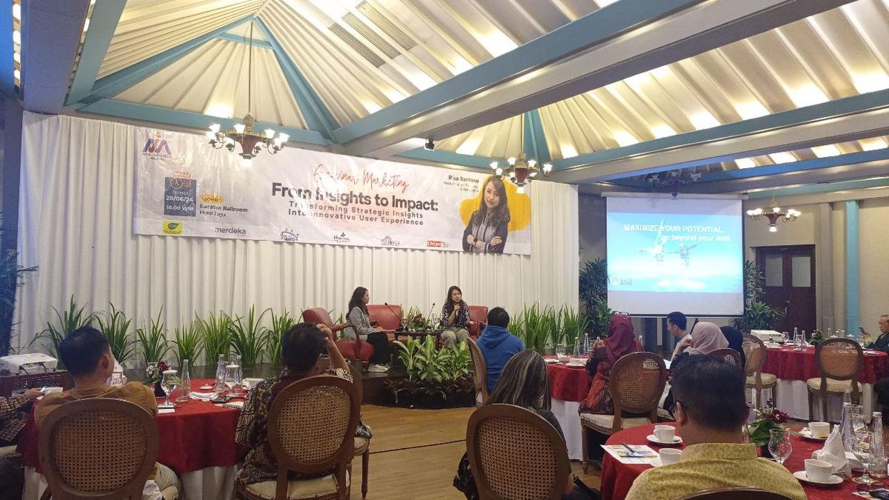 AMA Malang Undang Risa Santoso dalam Seminar Marketing Bertema "From Insight to Impact"