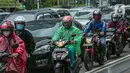 Sejumlah kendaraan terjebak kemacetan di Jalan MH Thamrin, Jakarta, Kamis (15/4/2021). Penumpukan kendaraan pada jam menjelang buka puasa menyebabkan terjadinya kemacetan di sejumlah ruas jalan di Ibu Kota. (Liputan6.com/Faizal Fanani)