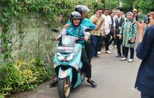 Terjebak Macet, Cawalkot Tangsel Ini Turun dari Mobilnya Bonceng Motor Demi Temui Pendukung