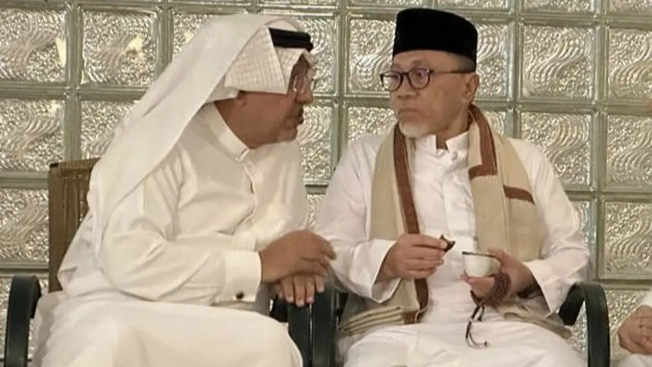 Mendag Zulkifli Hasan saat berbincang akrab dengan Syekh Ibrahim Subai
