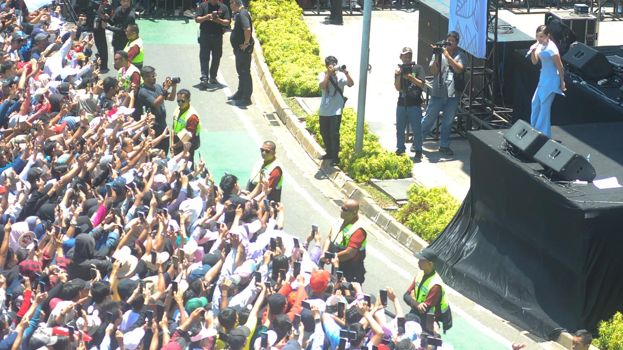 Ayu Ting Ting ramaikan pesta rakyat Prabowo-Gibran