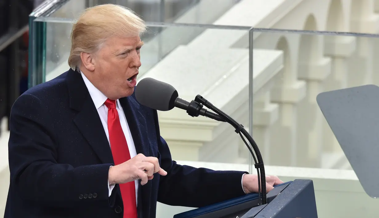 Donald Trump dalam pidato pertamanya sebagai Presiden AS mengatakan semua kebijakannya mulai hari ini akan selalu mengedepankan kepentingan warga Amerika, Washington DC, AS, Jumat (20/1). (AFP Photo)
