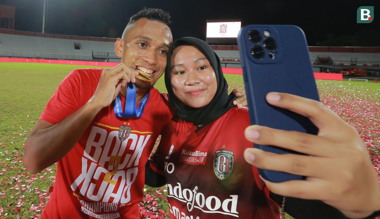 Dengan mengoleksi 75 poin dari 34 laga, Irfan Jaya dkk. sukses mencatatkan 23 kali kemenangan, 6 hasil imbang dan 5 kali kalah. (Bola.com/M Iqbal Ichsan)
