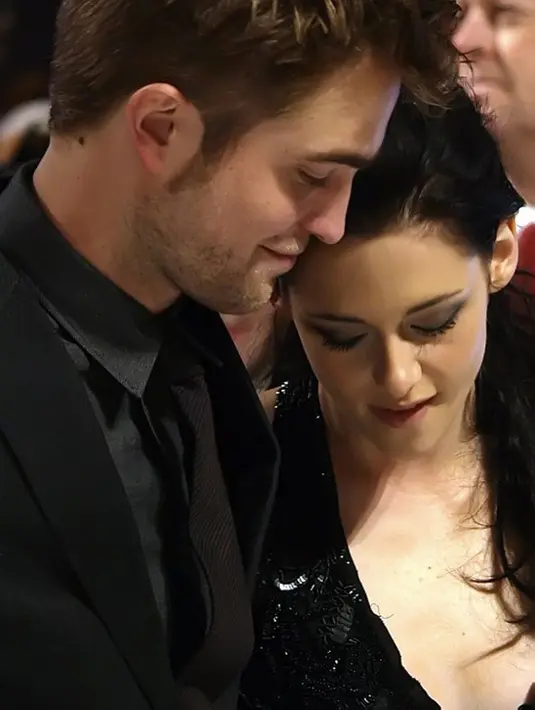 Melihat ke belakang, hubungan Pattinson dan Stewart kandas di tengah jalan pada tahun 2013 silam. Penyebabnya lantaran Stewart disebut berhubungan dengan sutradara Snow White and The Huntsman, Rupert Sanders.  (AFP/Max Nash)