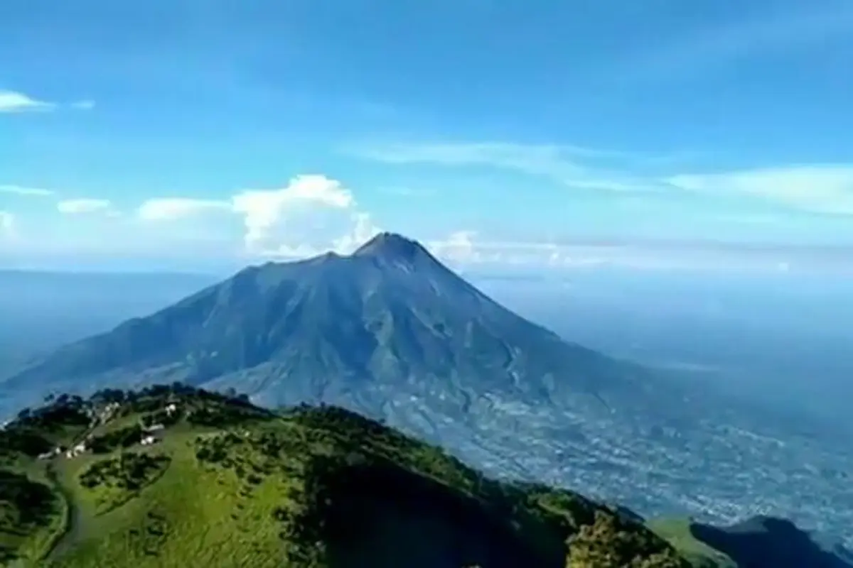 Ilustrasi Gunung Merbabu