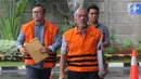 Bupati Pakpak Bharat Remigo Yolanda Berutu (kiri) dan Anggota DPRD Sumut Enda Mora Lubis (kanan) tiba di Gedung KPK, Jakarta, Kamis (29/11). Remigo diduga menerima suap Rp 550 juta terkait proyek di Dinas PUPR Pakpak Bharat. (Merdeka.com/Dwi Narwoko)