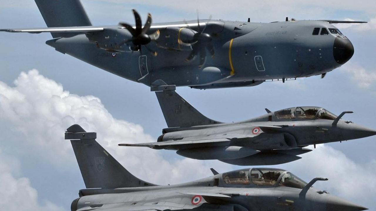 Indonesia akan membeli 42 Jet Tempur Dasault Rafale dari Prancis. Pesawat ini menggantikan F-5 Tiger yang Dipensiunkan dan belum ada gantinya.