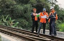 PT KAI Daop 7 Madiun Intensifkan Pemeriksaan Lintas Kereta Api dengan Walkthrough Jelang Musim Hujan