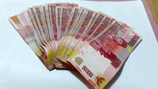 Uang pecahan Rp 100 ribu. (Foto: Liputan6.com/Muhamad Ridlo)
