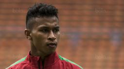 Gelandang Timnas Indonesia, Osvaldo Haay, bersiap menghadapi Thailand pada laga SEA Games di Stadion Shah Alam, Selangor, Selasa (15/8/2017). Kedua negara bermain imbang 1-1. (Bola.com/Vitalis Yogi Trisna)