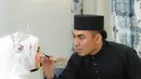 Sang puteri mempercayakan seluruh tampilan riasannya pada satu makeup artist, yakni Rozlan Nassir. [@rozlanassir].