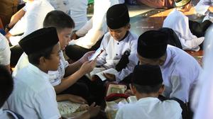 Membentengi Santri dari Propaganda Digital