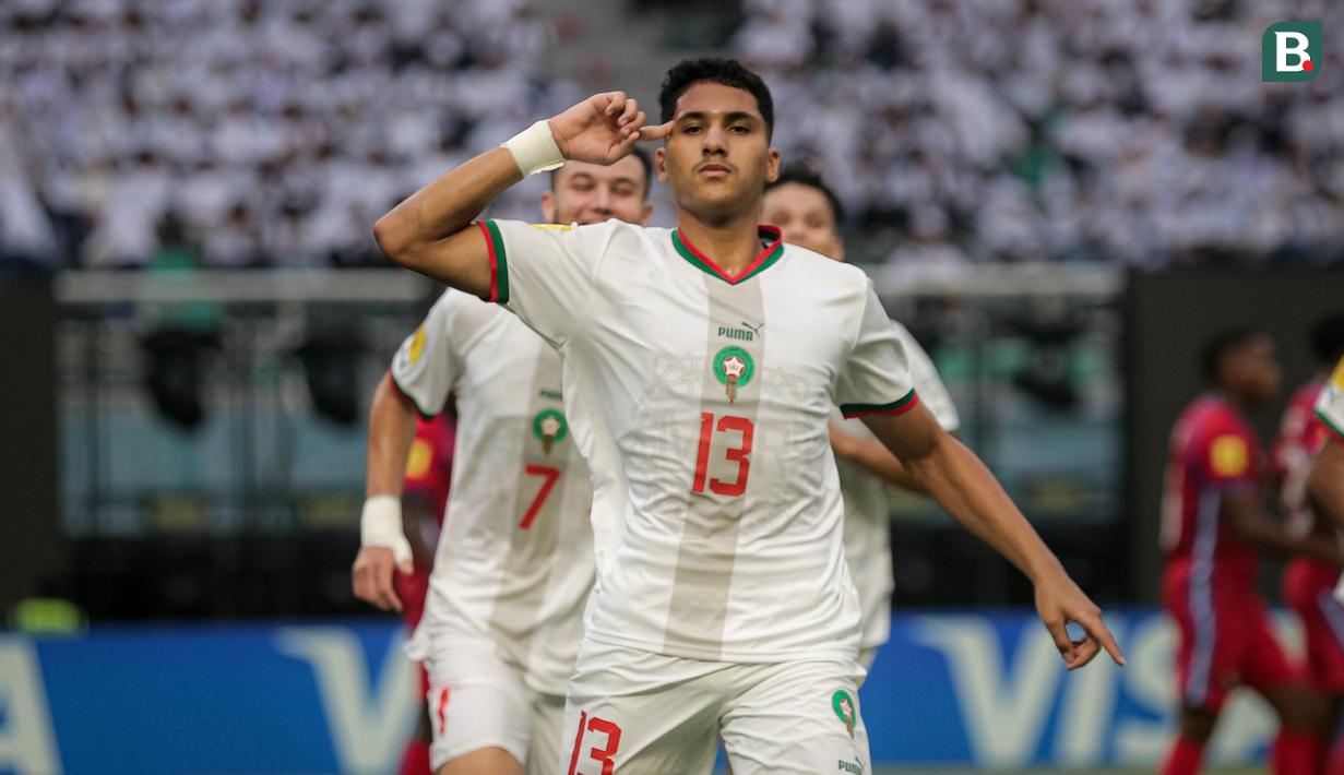 Bek Timnas Maroko U-17, Saifdine Chlaghmo mencetak gol ke gawang Panama U-17 di Grup A Piala Dunia U-17 2023 Indonesia hari Jumat (10/11/2023). Ini merupakan gol perdana pada ajang Piala Dunia U-17 2023. (Bagaskara Lazuardi/Bola.com)