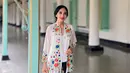 Memiliki seorang ibu yang tinggal di Solo, Diah menceritakan bahwa dirinya bersama saudara-saudaranya tinggal di Jakarta. Kini ibundanya yang sudah berusia 70 tahun masih sangat sehat dan masih bisa menyetir sendiri ketika beraktivitas. (Liputan6.com/IG/@dps_diahpermatasari)