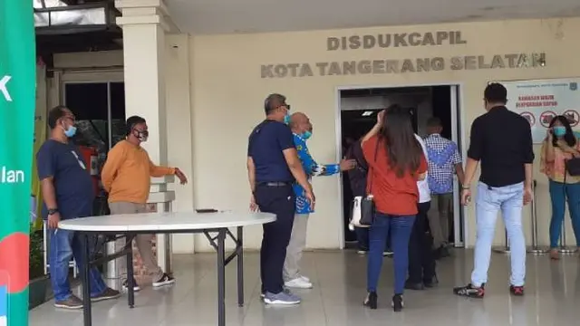 Pemerintah Kota (Pemkot) Tangerang Selatan (Tangsel) menggunakan layanan GoSend dari Gojek untuk pengurusan dokumen kependudukan. Dok: Gojek