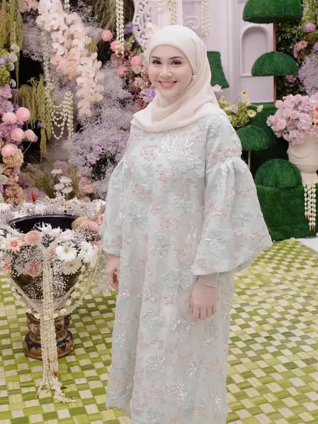 Kesha Ratuliu  di Siraman dan Pengajian Syifa Hadju. [@kesharatuliu05]