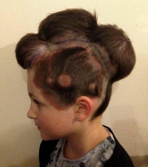 Gaya rambut Jessica setelah menjalani perawatan karena penyakit kanker | Photo: Copyright metro.co.uk