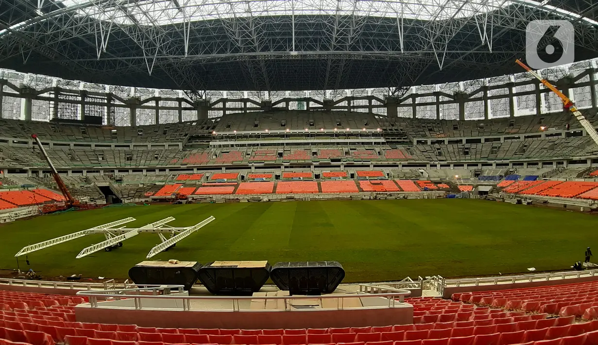Tampilan bagian dalam Jakarta International Stadium (JIS), Selasa (21/12/2021). Pembangunan stadion yang dirancang sesuai standar Federation Internationale de Football Association (FIFA) ini rencananya mampu menampung hingga 82.000 penonton. (Liputan6.com/Helmi Fithriansyah)