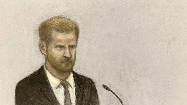 Sketsa yang menggambarkan Pangeran Harry saat bersaksi di Pengadilan Tinggi di London pada 6 Juni 2023. (Elizabeth Cook/PA via AP)