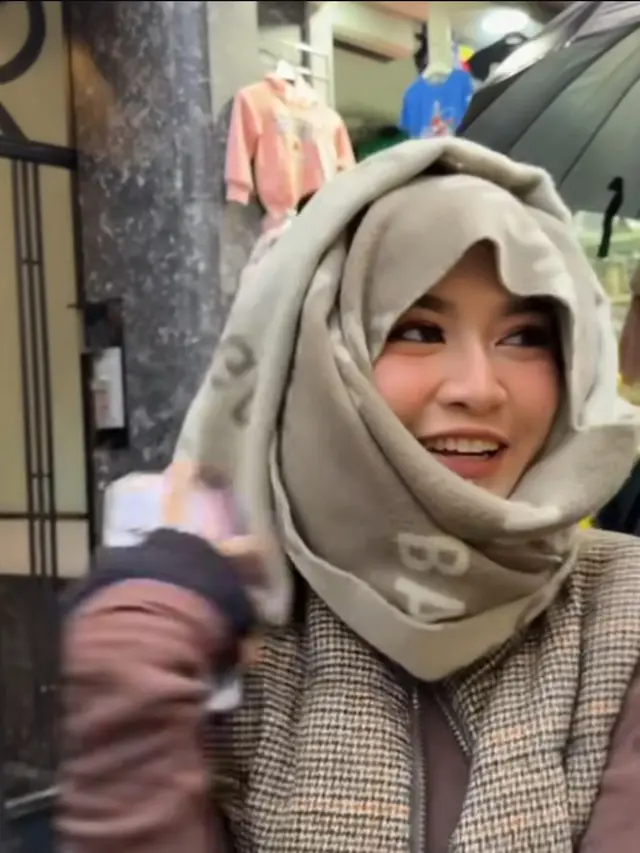 Mahalini Berhijab