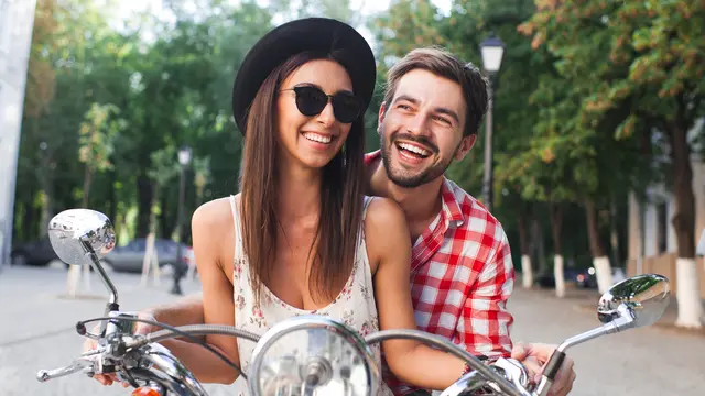 cinta sahabat pria bahagia