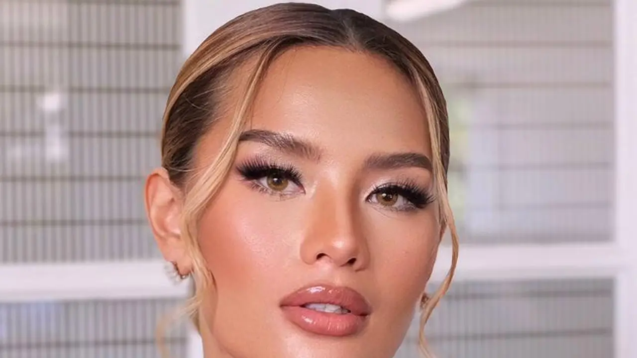 Pesona Zahwa Massaid di Acara 7 Bulanan Aaliyah Massaid, Tampilkan Kulit Tan Eksotis dengan Riasan Soft Glam