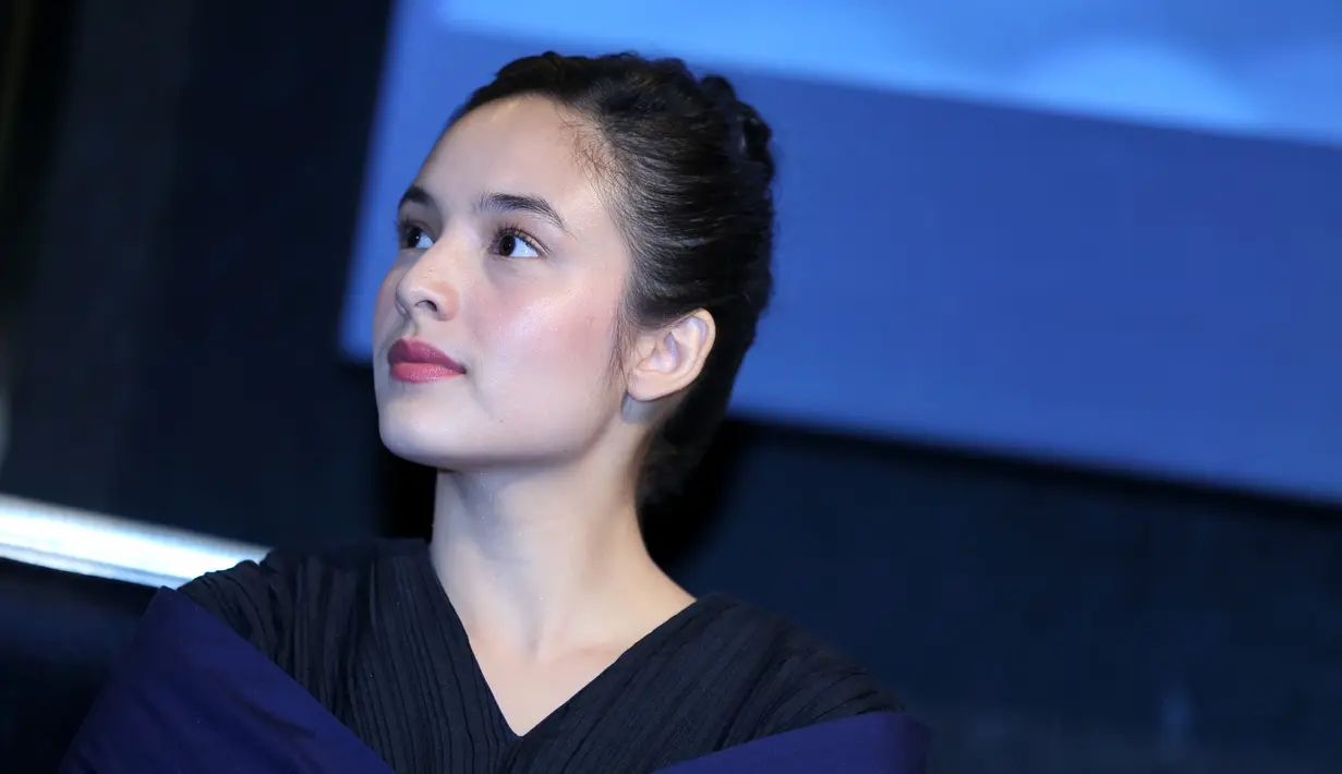 "Sebagai artis seniman ternyata memerankan diri sendiri itu lebih sulit daripada karakter orang lain dan itu aku jumpai di film ini," ujar Chelsea Islan di acara Love Pink, di kawasan Ahmad Dahlan, Jakarta Selatan, Selasa (11/7).(Adrian Putra/Bintang.com)
