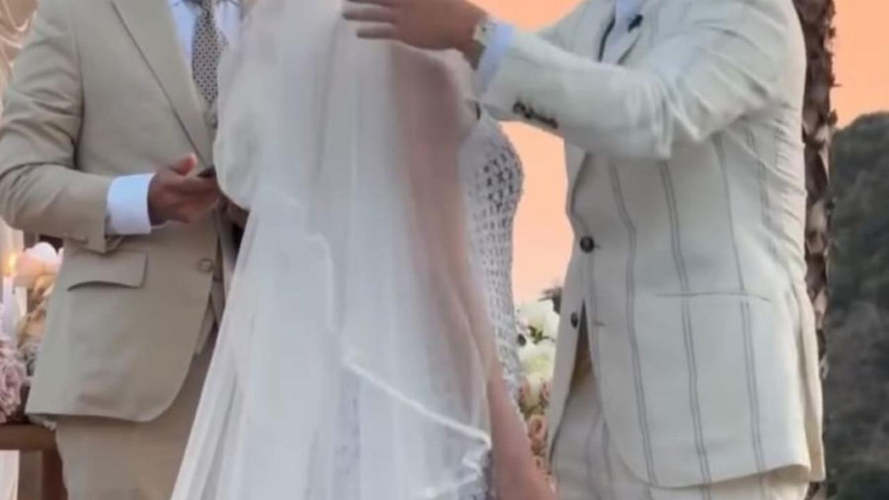 Membuka Veil dari Wajah Clarissa