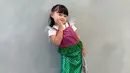 Tetap terlihat santun, Ameena Atta kenakan t-shirt putih di balik kostum mermaid-nya [@aurel.hermansyah]