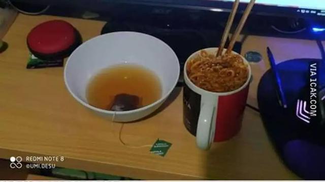 6 Cara Unik Menikmati Es Teh Ini Absurd Banget, Kocak