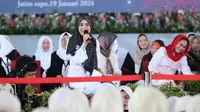 Siti Atiqoh Ganjar saat menghadiri istighosah kebangsaan di Jatim Expo, Surabaya, Jumat (19/1/2024) (Istimewa)