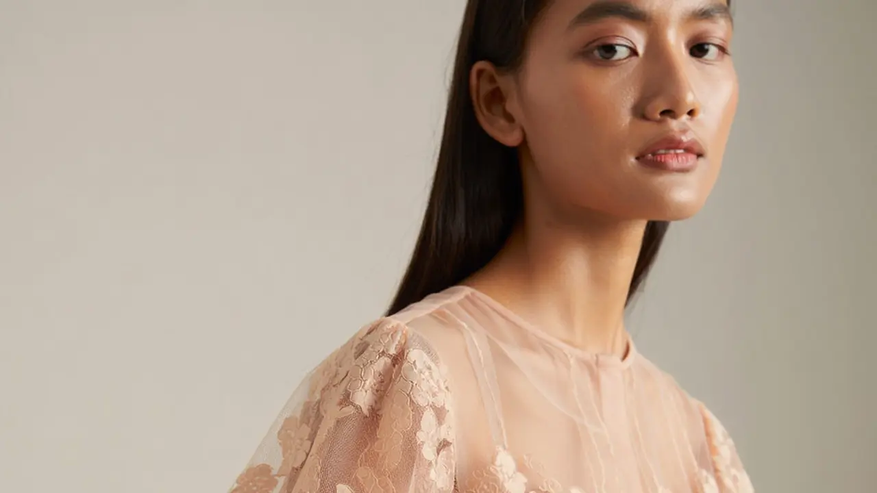 Atasan Brokat Pesta Modern