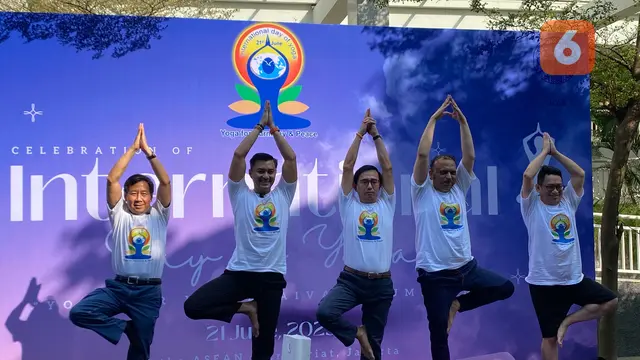 Hari Yoga Internasional Dimeriahkan dengan Yoga Bersama